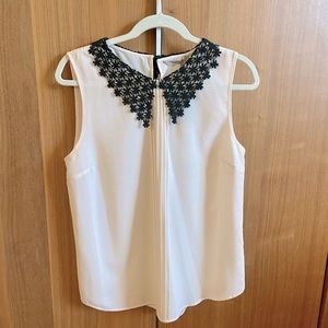 DARLING (ANTHROPOLOGIE) CYNTHIA SLEEVELESS TOP, CREAM W/BLACK LACE COLLAR, LARGE